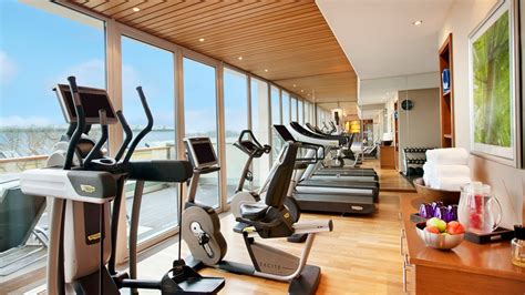 Located in the longwood medical area, it's easily accessible by the orange or green line and within walking distance of basically everything in fenway. Fitness Centre Munich | Hotel Vier Jahreszeiten Kempinski ...