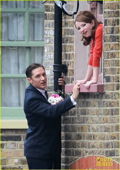 tom hardy shimmies up a drainpipe to kiss emily browning see the pics photo 3143178 emily