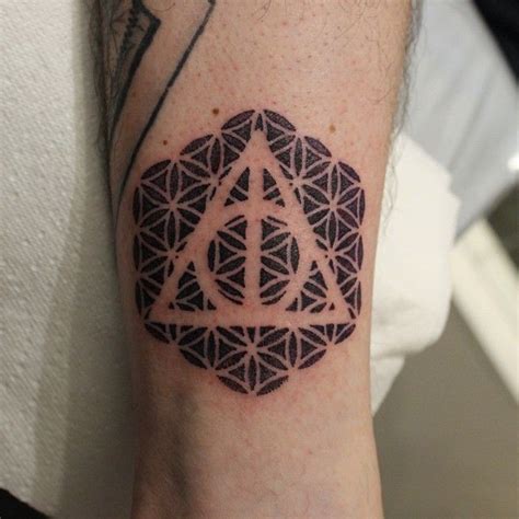 London — no matter how big a harry potter fan you might think you are, there are always going to be people out there who are more obsessed than you. Pinky Darling @ Cosmic Tattoo | Cosmic tattoo, Tattoos, Uv ...