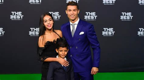 Cristiano Ronaldo Confirms Girlfriend Georginas Pregnancy