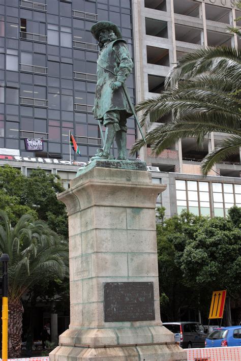 Statue Of Jan Van Riebeeck Cape Town This Statue Of Jan V Flickr