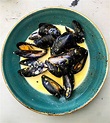 Fresh Scottish mussels with garlic and white wine. : r/FoodPorn