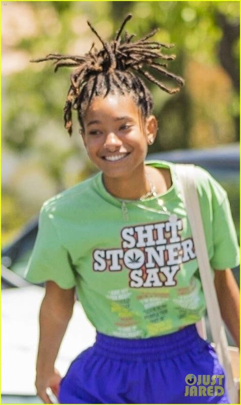 Full Sized Photo Of Willow Smith Has Fun With Paparazzi After Lunch 04 Willow Smith Goofs Off