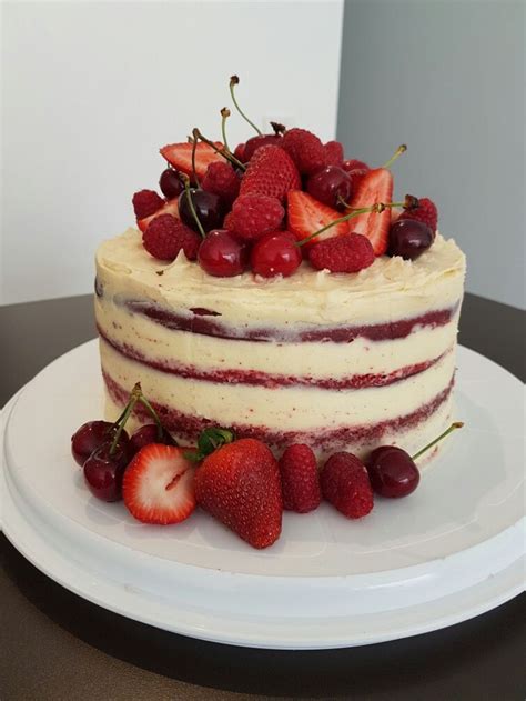 Bright red, perfect, velvety sponge with fluffy cream cheese frosting. The 25+ best Mary berry red velvet cake ideas on Pinterest ...