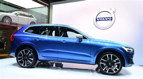 Volvo Xc60 2017 Suv Revealed Official Pictures Auto Express