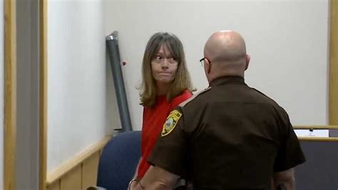 Woman In Prison For Deadly Crash Asks For Sentence Reduction