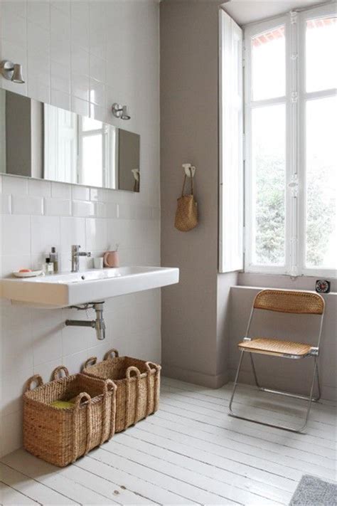 These bathroom decor ideas incorporate a variety of themes to create a beautiful space. 36 Affordable Simple Bathroom Decor and Design Ideas 9 ...