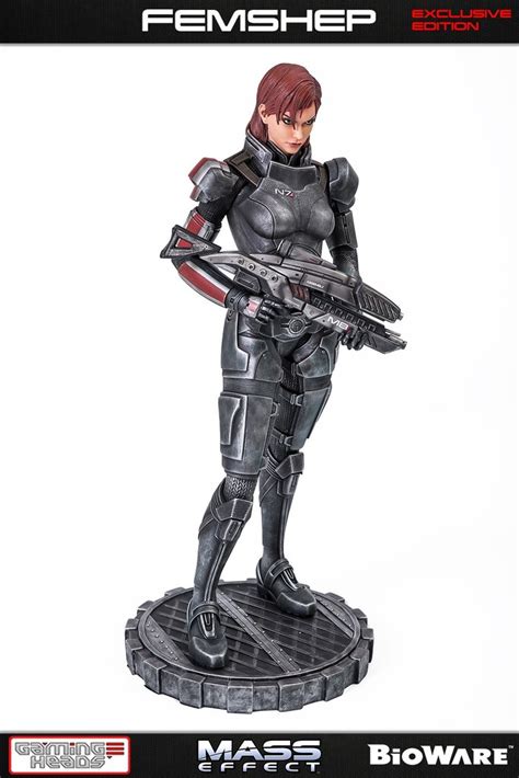 Mass Effect Femshep Statue 14 Scale Statue