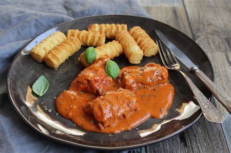 Schweinefilet überbacken in Tomatenrahm
