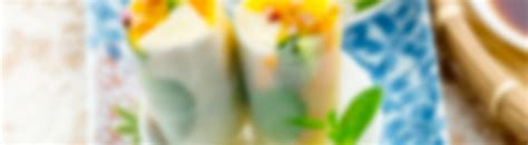 Placez une feuille de salade puis un peu de farce au centre. Spring Roller Feuille Rouleau De Printemps Recettes ...