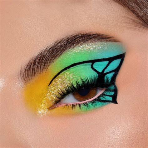 Makeup Ideas 💡 Graphic Eyeliner Butterfly Makeup Eye Makeup Art