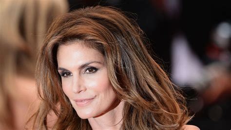Cindy Crawford Posts A No Makeup Selfie Shares Her Secret To Looking