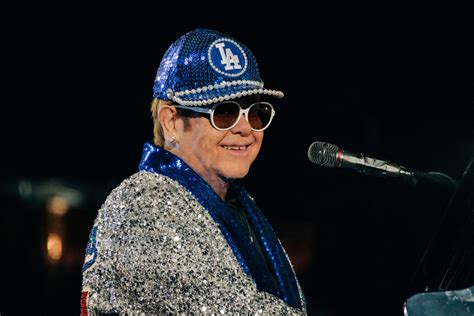 Bob Mackie Revived One Of Elton Johns Most Iconic Costumes Last Night