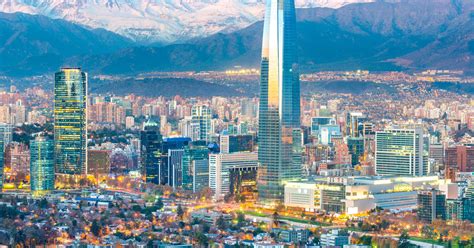 Der cerro san cristóbal, ein 880m hoher hügel im stadtteil bellavista, bietet sowohl eine fantastische aussicht auf die chilenische. Santiago de Chile: Sehenswürdigkeiten & Attraktionen ...