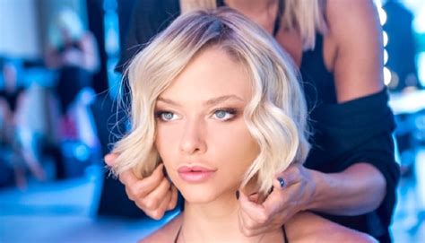 Il suo esordio è avvenuto sul palco del talent show x factor, nella categoria dei gruppi. Giulia Provvedi Instagram, scatenata a cavallo di una ...