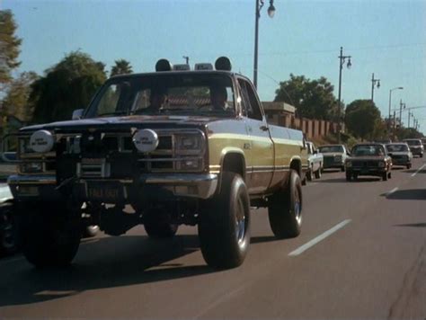 Pick Up L Homme Qui Tombe A Pic - GMC K-2500 in "The Fall Guy" | Fall guy truck, The fall guy, Tv cars