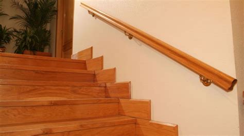 Lo fundamental es utilizar una madera bien dura y resistente. Reparar un pasamanos - Bricomanía