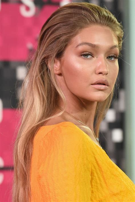 The Most Iconic Hairstyles From Gigi Hadid Runway Pakistan