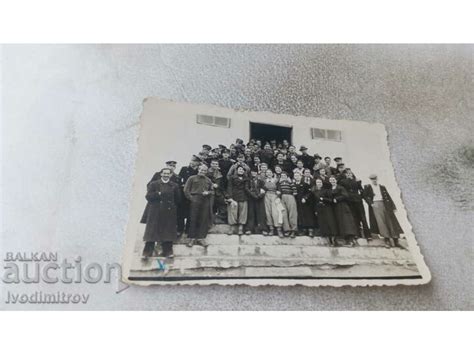 Снимка Мъже и жени на стълби Стари снимки Изделия от хартия balkanauction