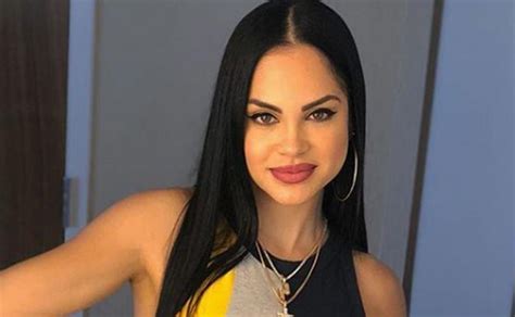 Natti Natasha Comparte Foto Usando Bikini Rosa En Instagram