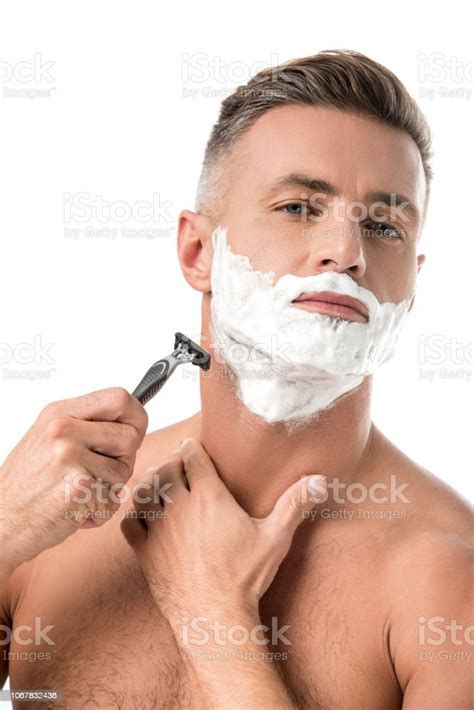 흰색 절연 면도기와 면도 얼굴에 거품을 가진 자신감 남자 개성 개념에 대한 스톡 사진 및 기타 이미지 개성 개념 근육질 체격 남자 iStock