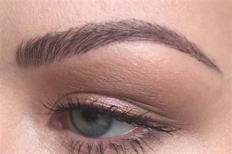 This Woman’s Filled In Eyebrows Look So Good The Internet Is Convinced They’re Microbladed