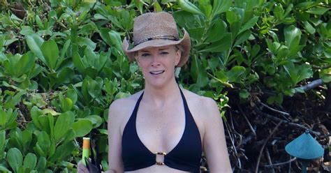 Megyn Kelly Snorkels In A Bikini While On Vacation In Hawaii