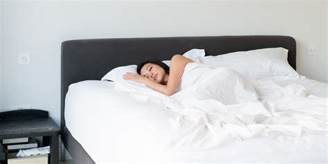 Many side sleepers find that, with innerspring beds, their shoulders sink into their mattress enough to feel compressed against metal springs. Spring Mattress Vs. Foam Mattress Which Is Better?