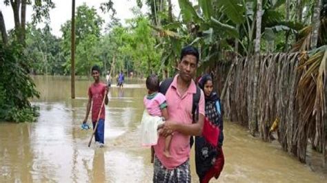 Assam More Than 2 Lakh People Affected By Floods And Landslides In 24 Districts Aj Assam