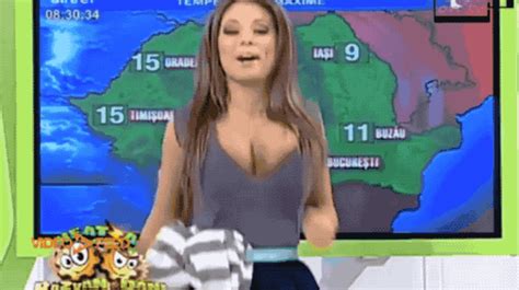 It’s Always Sunny With These Weather Girls Around 22 S