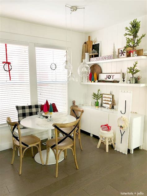 Cozy Christmas Kitchen Nook Decorating Ideas