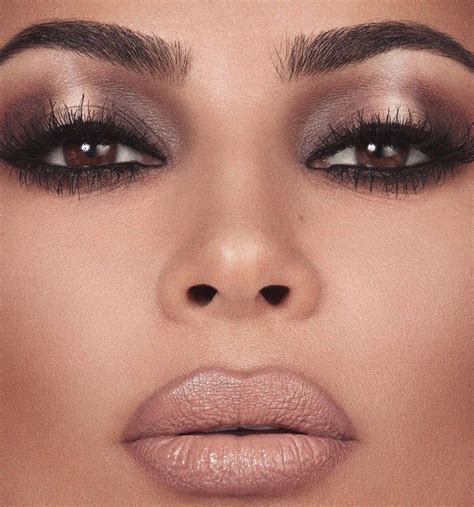 Kim Kardashian Estilo Smokey Eye Makeup Kardashian Makeup Eye Makeup