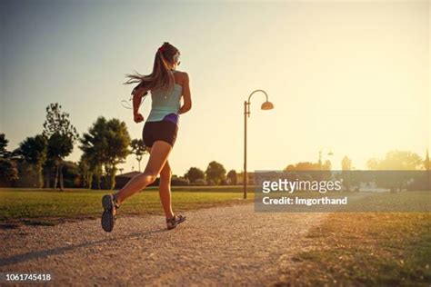 外人 ランニング 女性 筋肉 全身 ストックフォトと画像 Getty Images