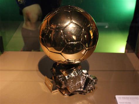 Ciencia y fútbol. Cuánto pesa y cuánto vale un balón de oro | Noticias