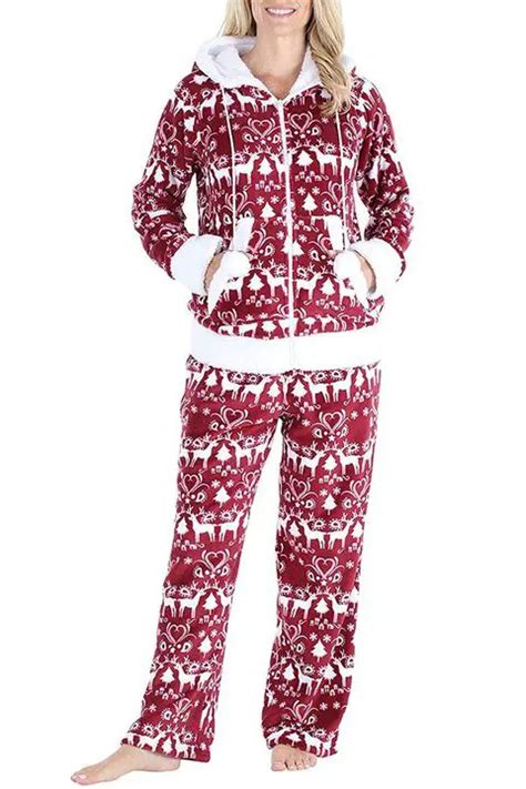 Best 10 Women Pajamas To Get You In The Christmas Spirit