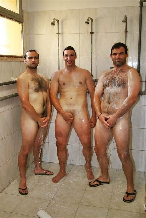 Wresltler Naked In Shower