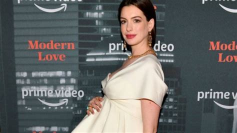 Pregnant Anne Hathaway Looks Divine In All White At Modern Love Premiere Youtube