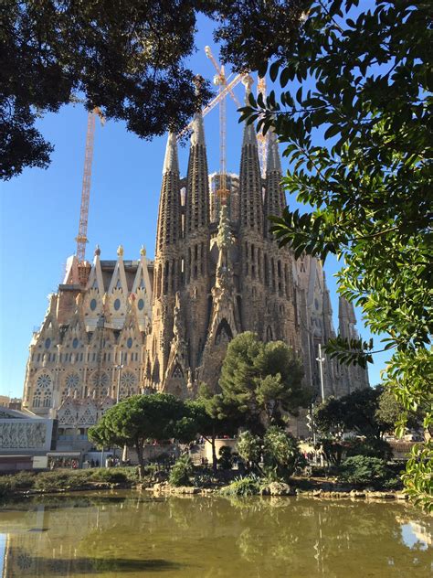 You can not leave barcelona before visiting the famous la sagrada familia! La Sagrada Familia - Barcelona