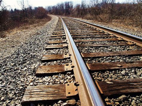 Discuss Railroad Tracks Photo Shoot ~ Bistrain