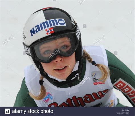 Zgodnie z przewidywaniami po złoto sięgnęła norweżka maren lundby. Norwegischer Skispringer Maren Lundby erreicht die ...