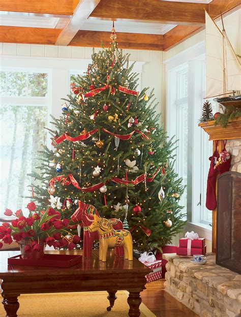 Decorating for christmas should be a fun and nostalgic memory every year. Christmas Tree Decorating Ideas | Midwest Living