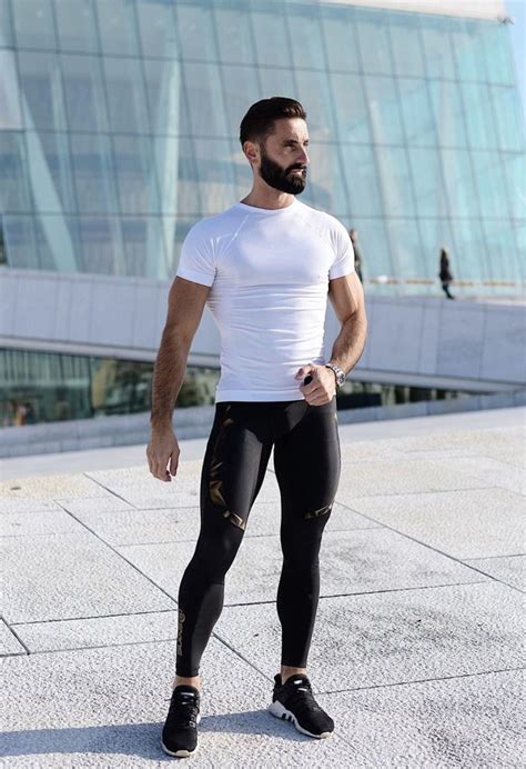 What Top To Wear With Sports Leggings For Men