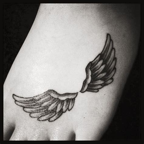 Pin By Melissa Knapp On Tattoos Angel Wings Tattoo Wings Tattoo