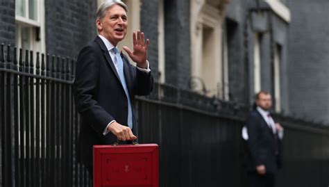 Briternes Underskud Skrumper I Sidste Budget Før Brexit Bt Udland