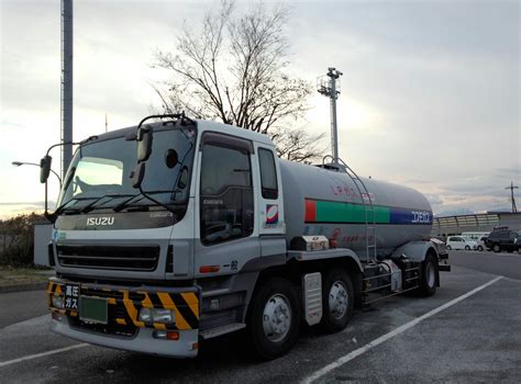 Fileisuzu Giga Cosmo Gas Lpg Tank Trucks Wikimedia Commons