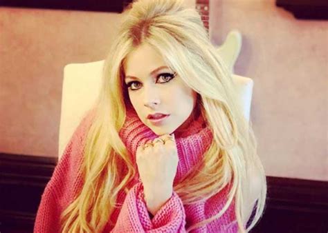 Avril Lavigne Posa Desnuda Para La Portada De Su Nuevo Lbum Tn Tv