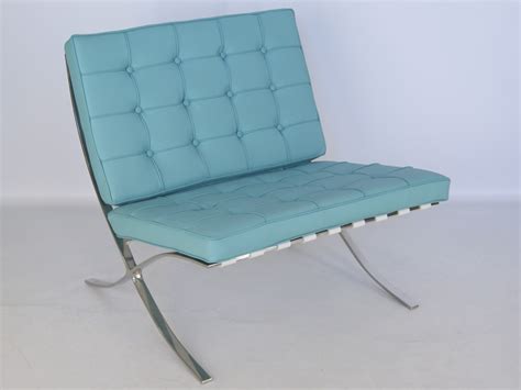 Der mies van der rohe barcelona chair oder auch barcelona sessel ist bereits seit seiner mit seiner einzigartigen konstruktion ist der barcelona sessel nicht nur eine vollendete verbindung aus. Barcelona Sessel - Himmelblau
