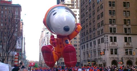 Thanksgiving Day Parades Delight Crowds Across The Country Cbs News