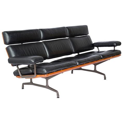 The very first eames sofa that charles eames designed and built was not for the market at all but for the case study house that he and ray had built for themselves during the post war period. Ray & Charles Eames Three-Seat Sofa | See more antique and ...