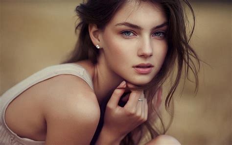 Vika Levina Russian Slim Brunette Model Girl Wallpaper 001 2560x1600